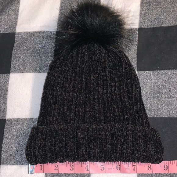 Black Winter Knit Pom Hat Beanie - Picture 8 of 8
